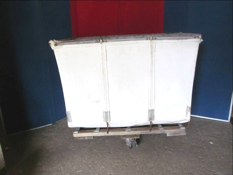 lot 94 image: laundry cart