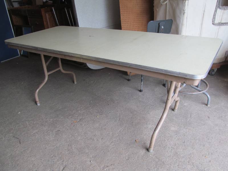 lot 96 image: folding table
