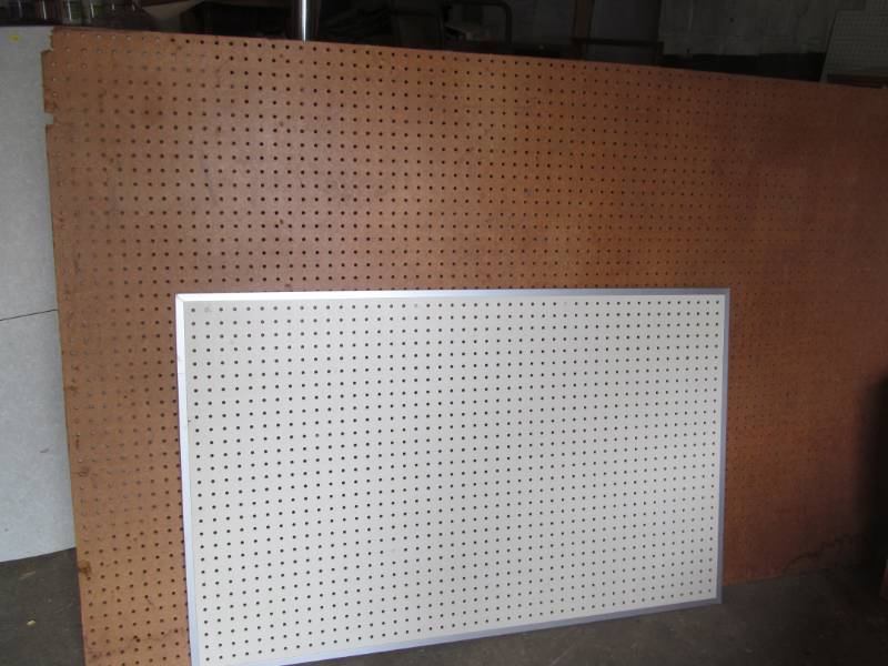 lot 101 image: peg board,peghooks