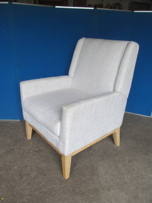 lot 104 image: chair