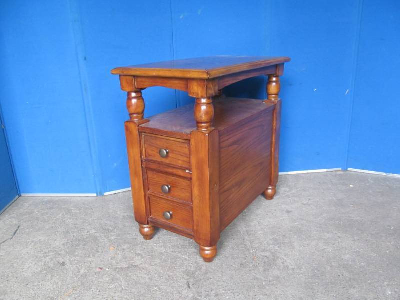 lot 105 image: end table