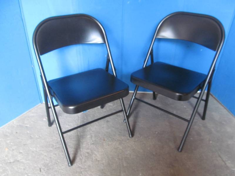 lot 113 image: folding chairs
