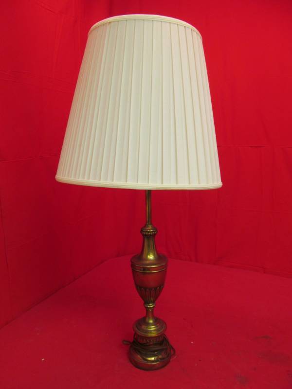 lot 116 image: lamp