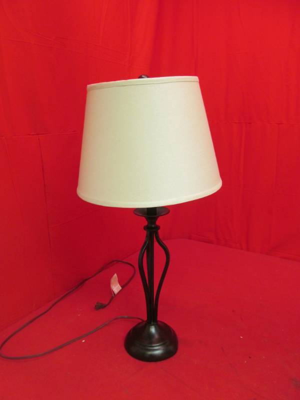 lot 117 image: lamp