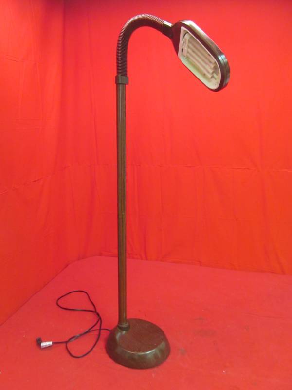lot 118 image: lamp