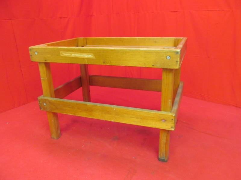 lot 102 image: wood slat table