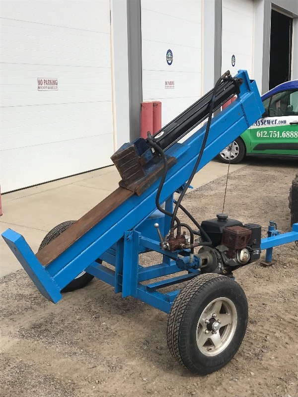 lot 6 image: Towable Log Splitter