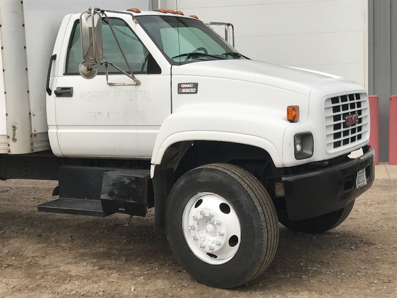 lot 2 image: 2002 GMC C6500 Box Truck