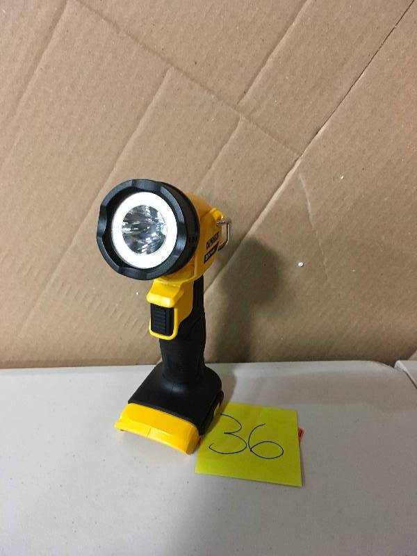 Dewalt 20-Volt Max Lithium-Ion LED Worklight in good condition