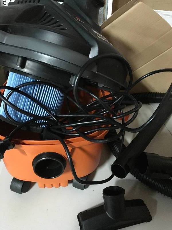 Ridgid 4 Gal. 5.0-Peak HP Portable WetDry Vacuum missing one attachement in good condition