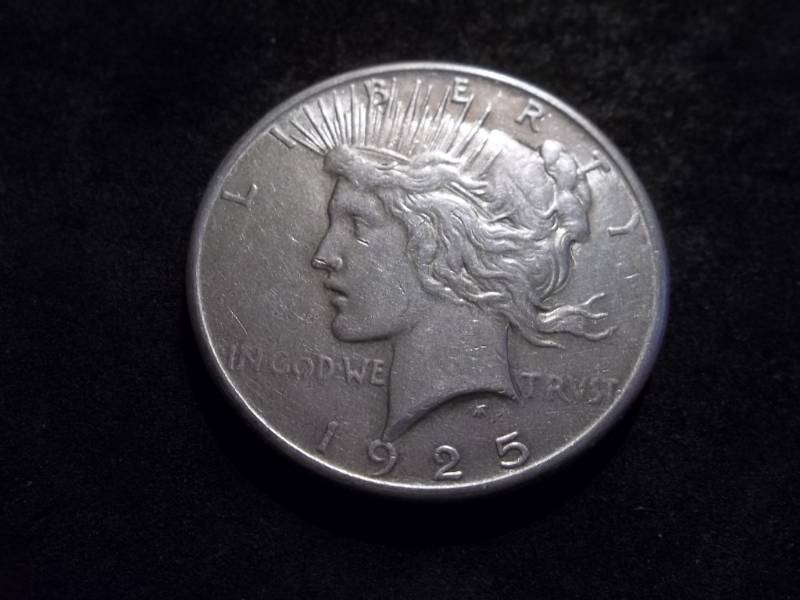 lot 33 image: 1925 Peace Silver Dollar