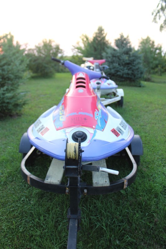 lot 2807 image: 1994 Polari SLX 650cc Jet Ski w Trailer