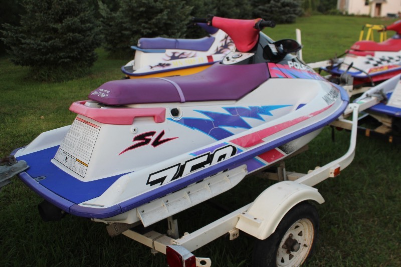 lot 2808 image: 1994 Polaris Jet Ski w Trailer