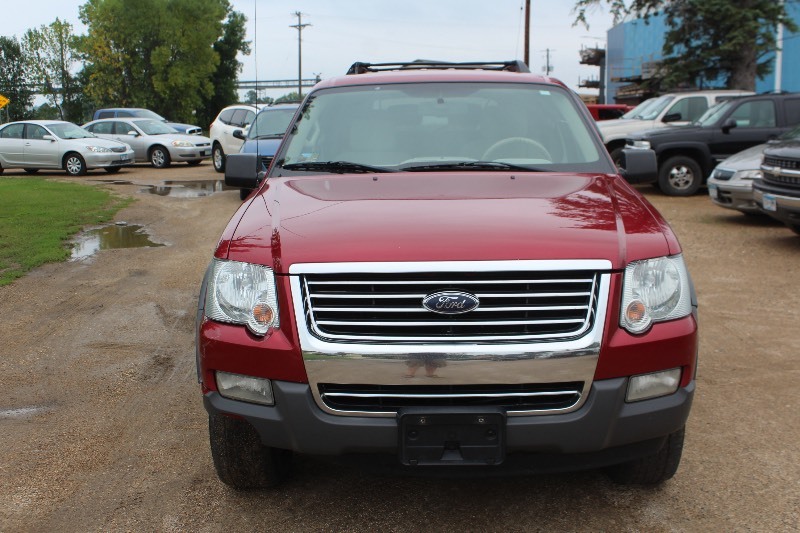 lot 2811 image: 2006 Ford Explorer XLT - One Owner - 3rd Row Seating -