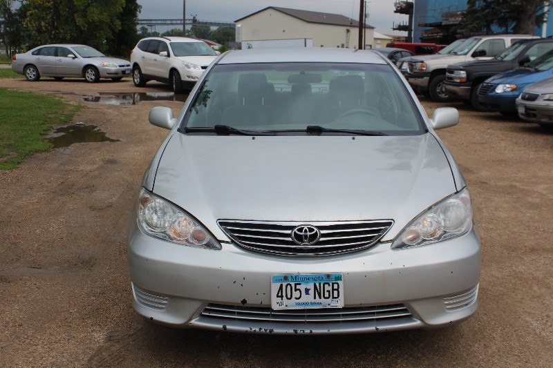 lot 2812 image: 2005 Toyota Camry  LE