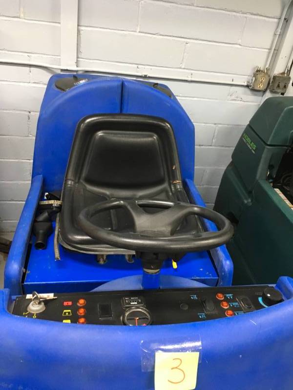 lot 3 image: CLARKE ENCORE R RIDER SCRUBBER, RIDE ON, AMERICAN-LINCOLN, 36V, WORKS USED IN THE WITH IN THE LAST 5 MONTH. THERE SOME TEAR AND WEAR FROM USE. PLEASE NOTE WINNING BIDDER WILL NEED TO BRING HELP TO REMOVE ITEM