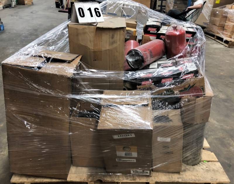 lot 16 image: Pallet of Filters - Baldwin, Komatsu & More