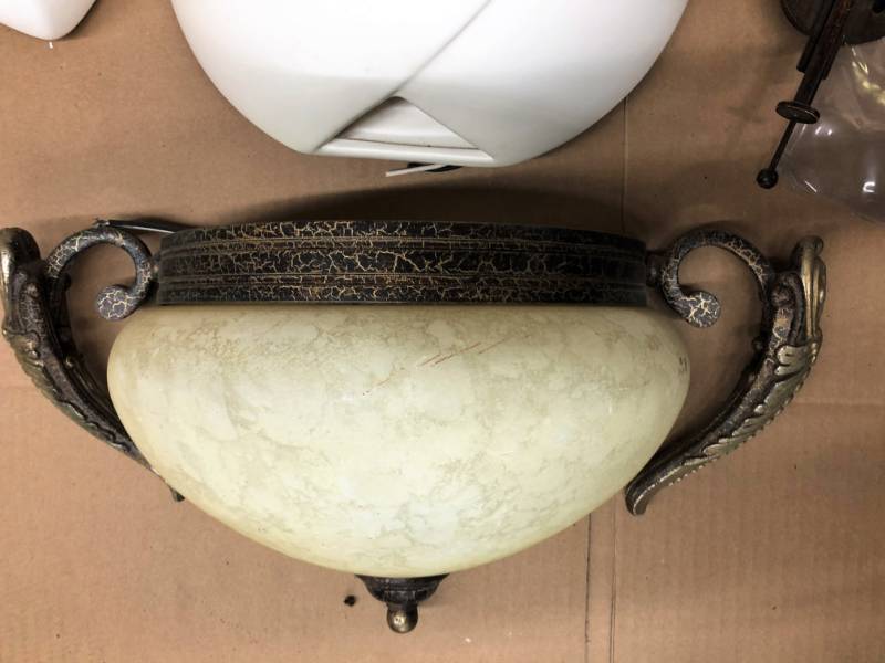 lot 23 image: Lot of Wall Sconce Lights