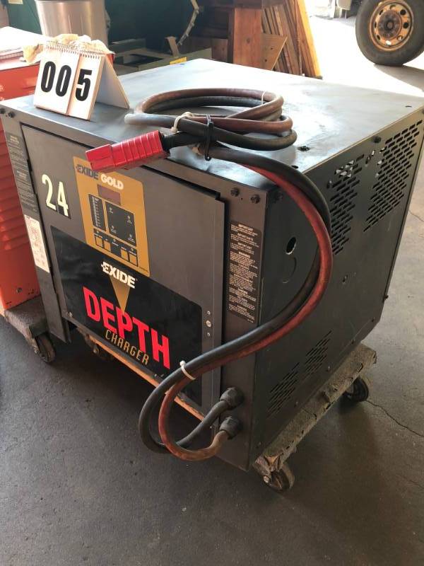 lot 5 image: Exide Gold Depth Charger - 24V