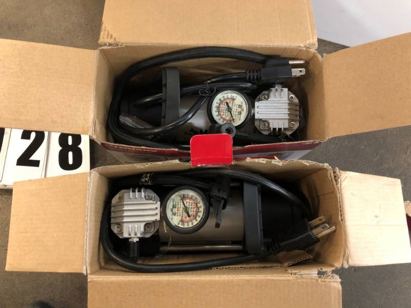 lot 28 image: Lot of (2) Huskey Inflaters