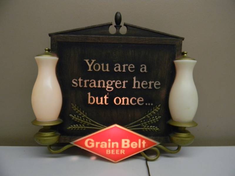 lot 8 image: VINTAGE GRAIN BELT BEER LIGHTED SIGN - NICE WORKING CONDITION - SEE PICTURES