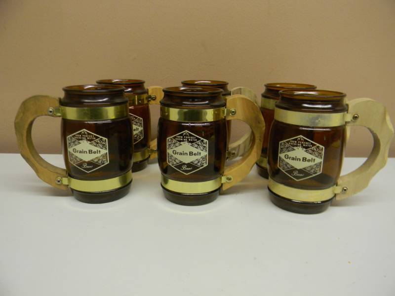 Details about   Premium grain belt beer dark brown glass mug wooden handle vintage barware SZ9 