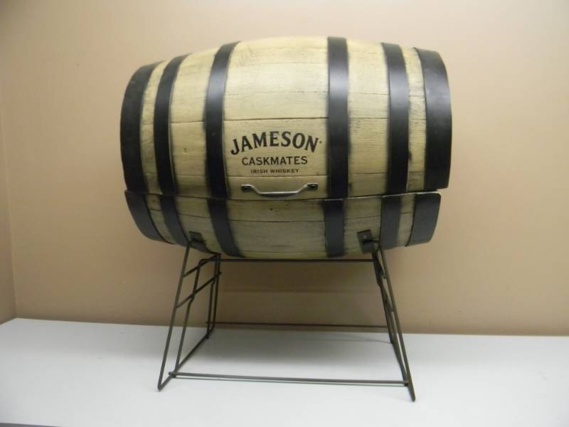 lot 17 image: JAMESON IRISH WHISKEY CASKMATES BARREL COOLER WITH STAND - VERY COOL - NEVER USED SEE PICTURES