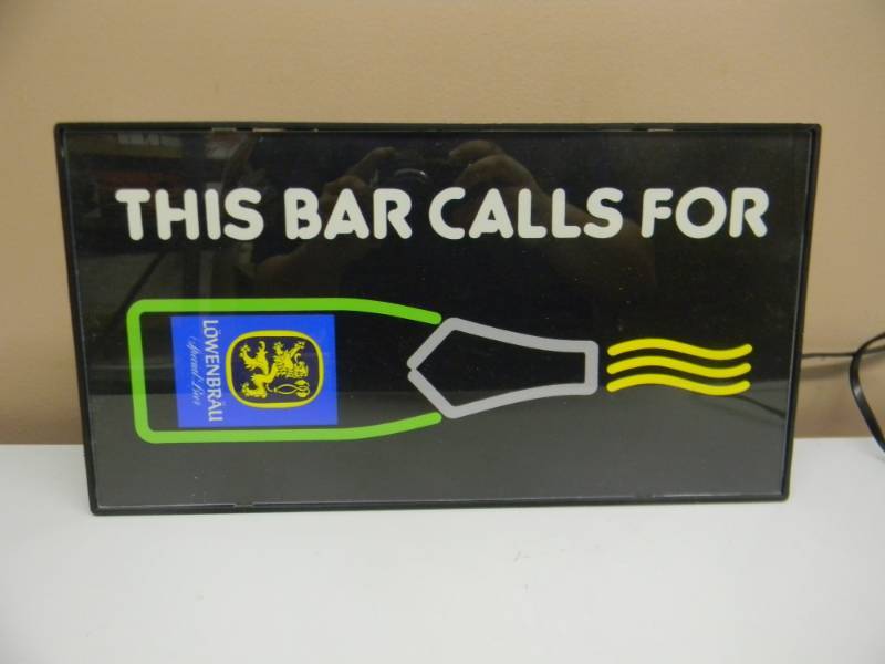 lot 25 image: VINTAGE LOWENBRAU BEER LIGHT - WORKS - SEE PICTURES