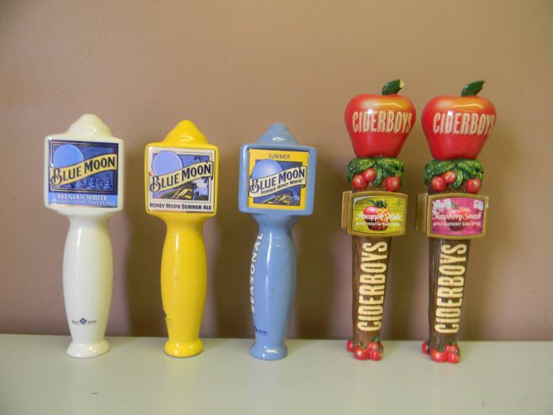 lot 37 image: COLLECTION OF 5 BEER TAP HANDLES - SEE PICTURES