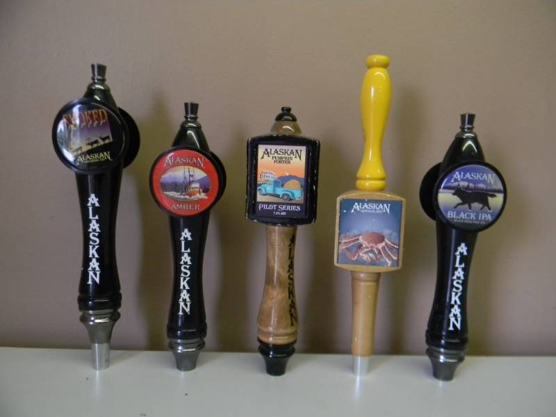 lot 39 image: COLLECTION OF 5 BEER TAP HANDLES - SEE PICTURES