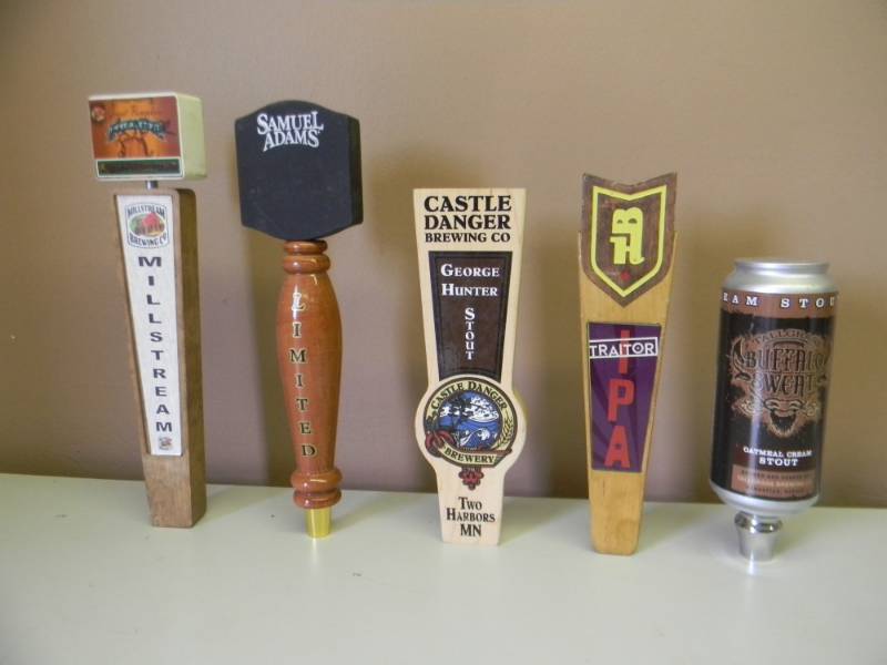 lot 44 image: COLLECTION OF 5 BEER TAP HANDLES - SEE PICTURES