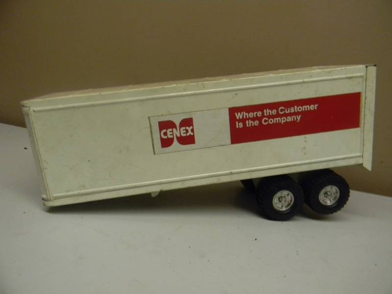 lot 32 image: VINTAGE ERTL CENEX SEMI TRAILER - SEE PICTURES