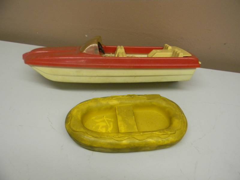lot 42 image: VINTAGE TONKA BOAT & RAFT - SEE PICTURES