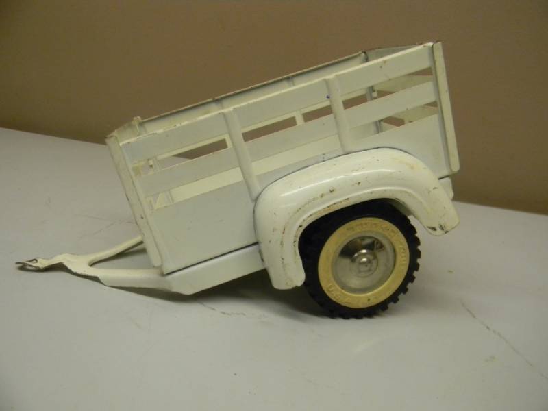 lot 43 image: VINTAGE WHITE TONKA TRAILER - SEE PICTURES