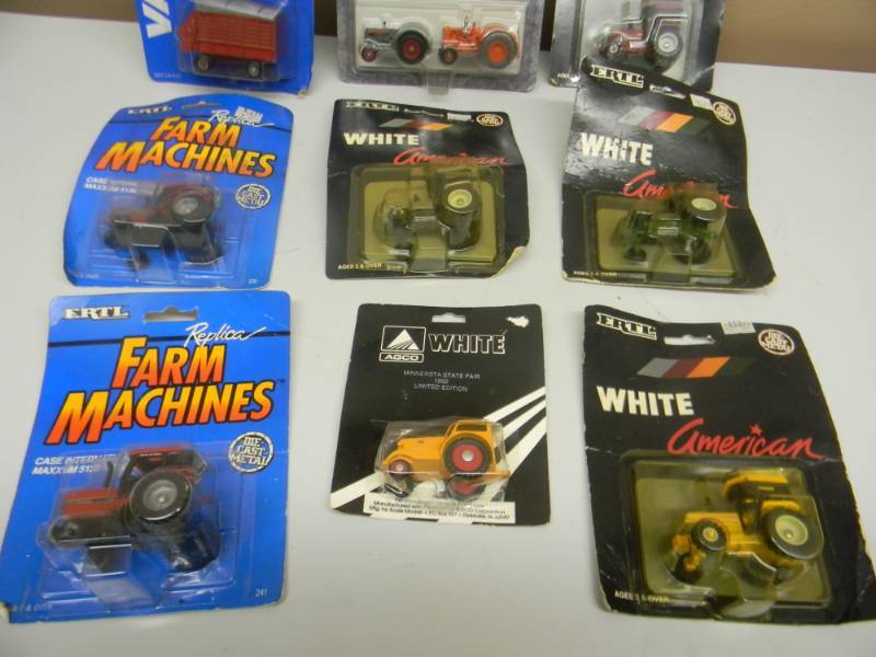 lot 51 image: COLLECTION OF FARM TOYS STILL IN PACKAGE - SEE PICTURES