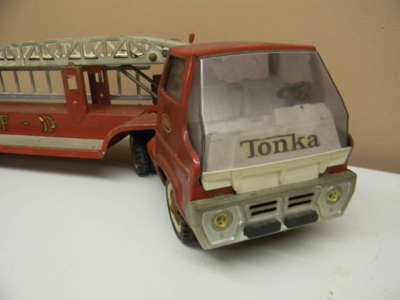 lot 2 image: Vintage T.F.D. Tonka Fire Department Gas Turbine Ladder Truck - RARE - SEE PICTURES