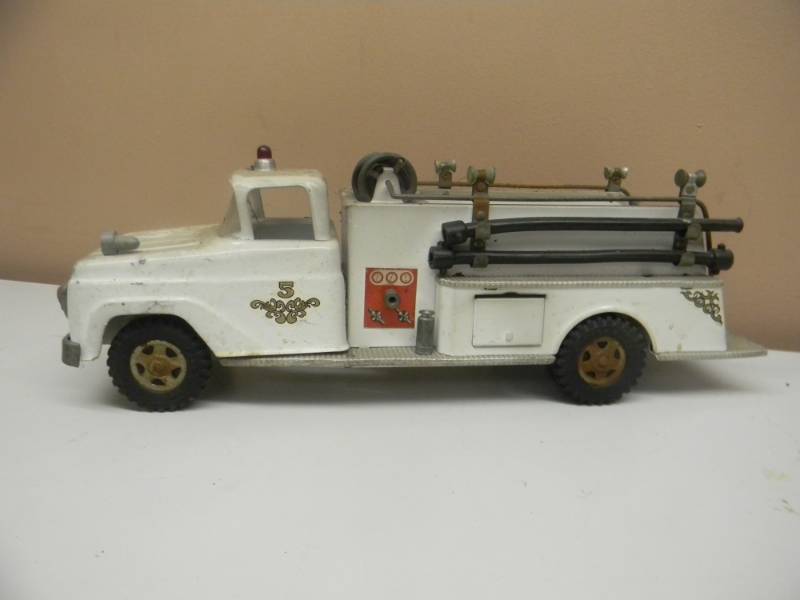 lot 7 image: VINTAGE 50s TONKA WHITE FIRE RESCUE PUMPER TRUCK - VERY COOL RARE - SEE PICTURES