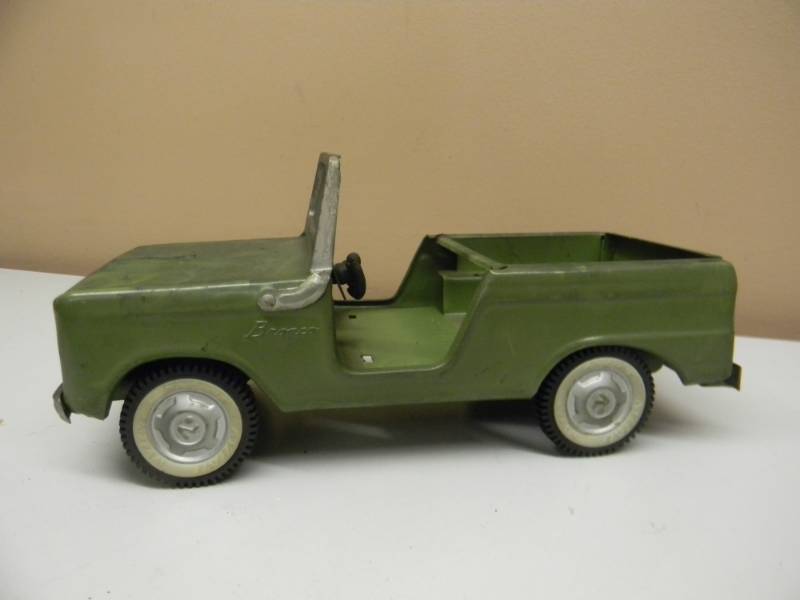 lot 16 image: VINTAGE Military Green NY-LINT FORD BRONCO FROM 1960s - SEE PICTURES