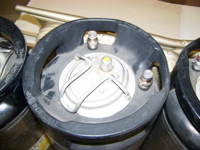 lot 28 image: (5) Soda Fountain  Soda Pop Containers  Home Brewing Beer Kegs (Home Brew Keg)