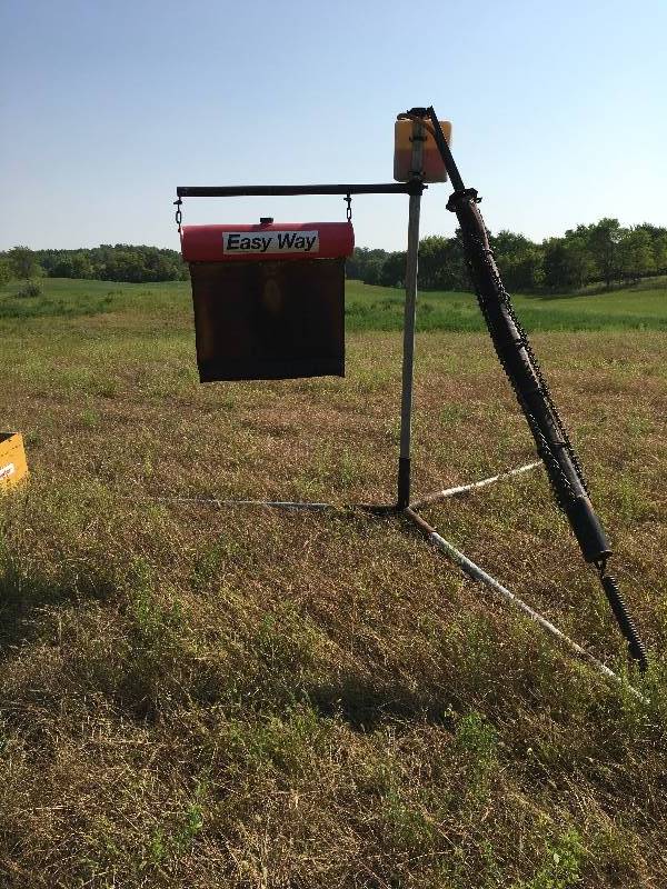 lot 399 image: Easy Care Cattle Care Brush Oiler