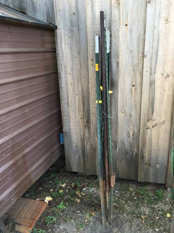 lot 425 image: 5 12 Fence Posts