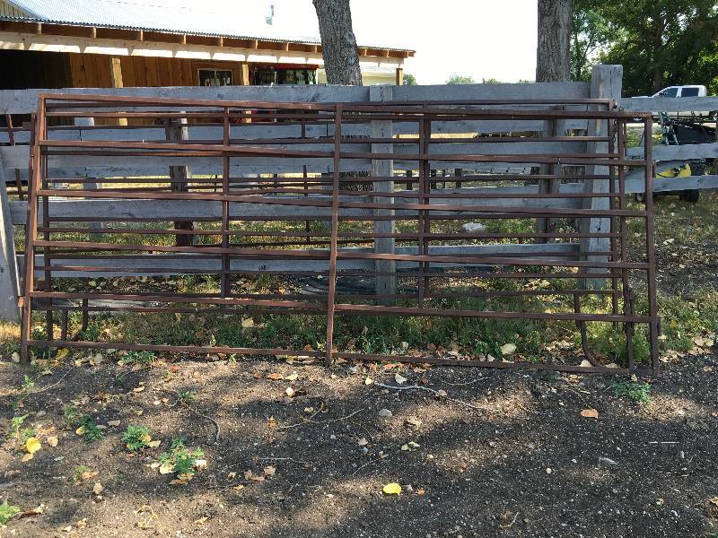lot 431 image: Steel Fence Sections