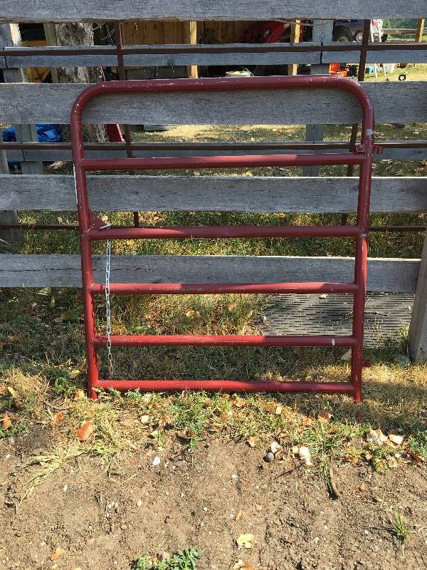 lot 432 image: Gate Round Tube
