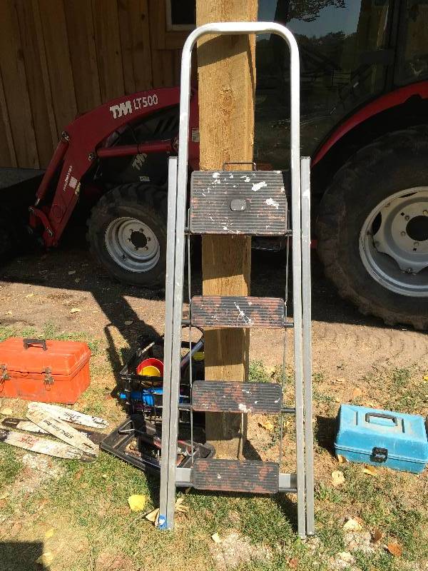 lot 441 image: Utility Ladder Step Stool
