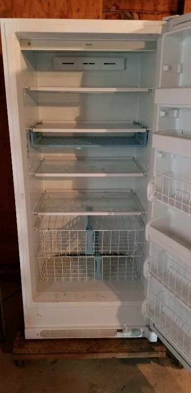 lot 464 image: Kenmore Elite Commercial Freezer