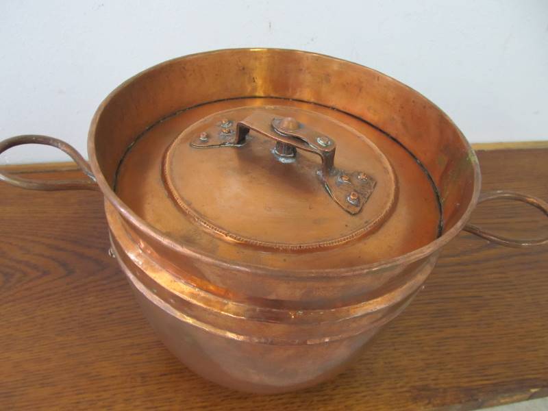 lot 17 image: Antique Tin-Lined Copper Lidded Bundt Pan