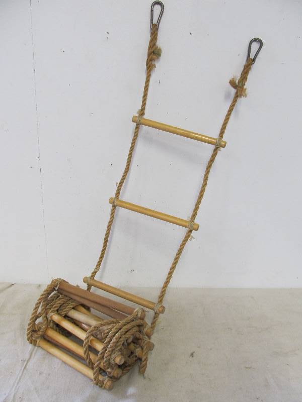 lot 29 image: Vintage Wood & Hemp Rope Ladder