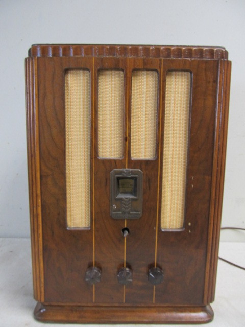 lot 56 image: Nice Vintage 1930s General Electric A-63 Radio