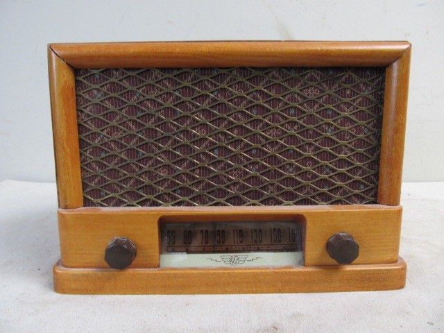 lot 59 image: Vintage EL Model 2701 Radio