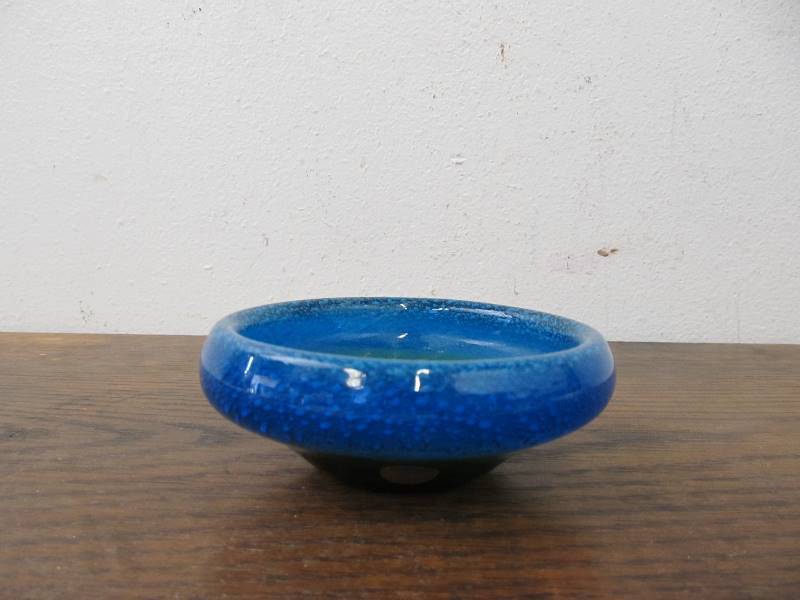 lot 36 image: Signed Vintage Swedish EKENAS Art Glass Small Bowl